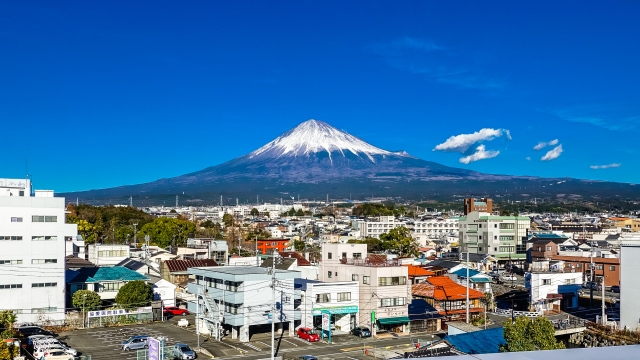 富士山と住宅街